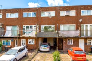 Waterside, Peartree Bridge, MK6